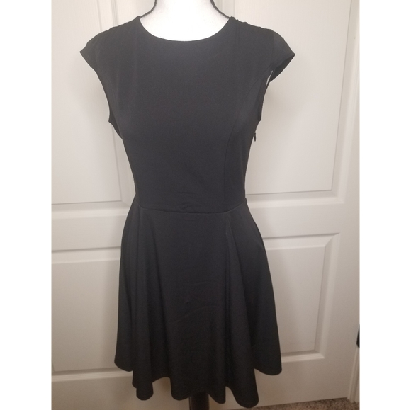 NWT Tobi MockNeck Backless A-line Dress - Picture 3 of 9